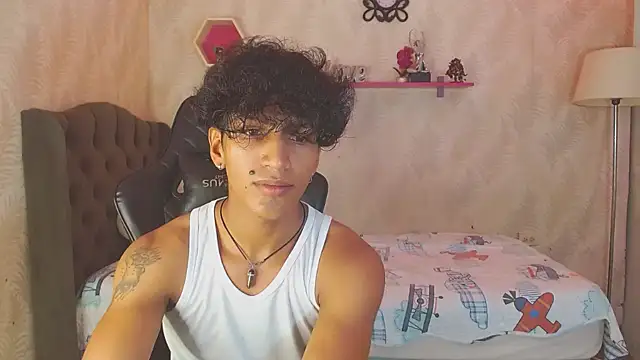 Snapshot of bull_cam chatting on October 2025 03:14:02 PM bull cam online show from October 2025 03:14:02 PM