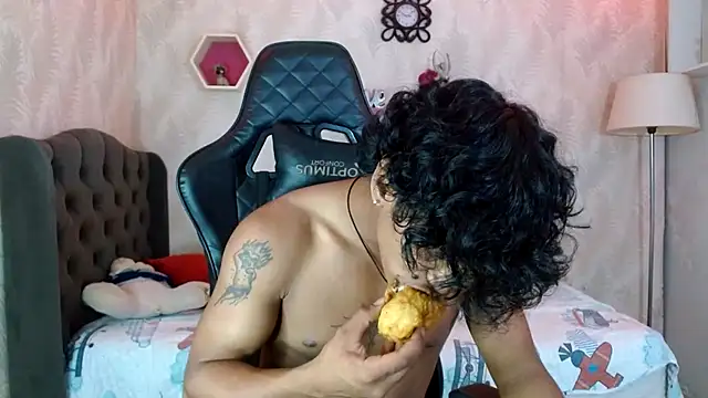 Snapshot of bull_cam chatting on October 2025 05:02:02 PM bull cam online show from October 2025 05:02:02 PM