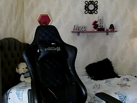 Snapshot of bull_cam chatting on November 2025 05:12:02 PM bull cam online show from November 2025 05:12:02 PM