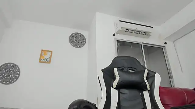 Snapshot of Jax_Maliq chatting on October 2025 12:20:01 AM Jax Maliq online show from October 2025 12:20:01 AM