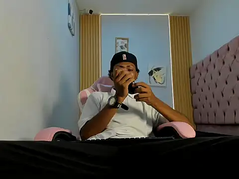 Snapshot of Jax_Maliq chatting on October 2025 01:47:01 AM Jax Maliq online show from October 2025 01:47:01 AM