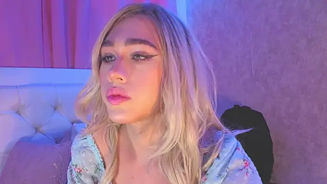 Snapshot of saraah_queen1 chatting on October 2025 04:09:01 AM saraah queen1 online show from October 2025 04:09:01 AM