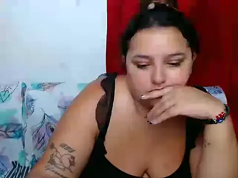 Snapshot of KeilyHall chatting on October 2025 10:16:01 AM KeilyHall online show from October 2025 10:16:01 AM