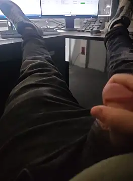 Snapshot of stunning_stallion chatting on October 2025 04:59:01 AM stunning stallion online show from October 2025 04:59:01 AM