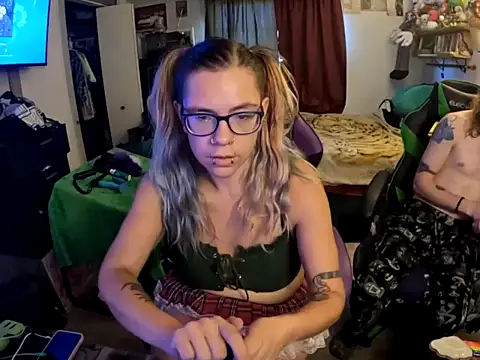 Snapshot of R4inbowK1tty chatting on October 2025 04:07:02 PM R4inbowK1tty online show from October 2025 04:07:02 PM