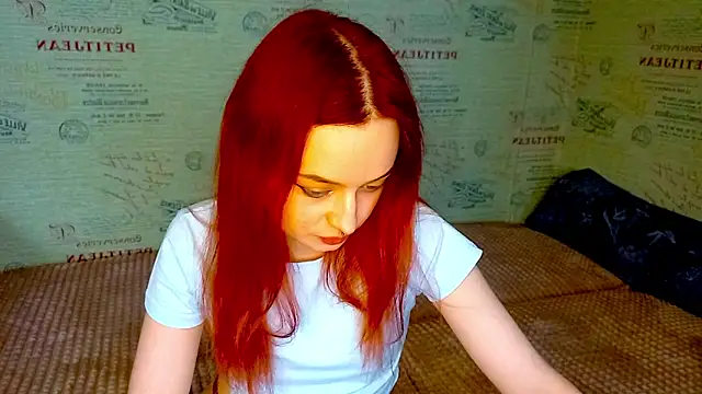 Snapshot of emi_less chatting on September 2025 01:37:02 PM emi less online show from September 2025 01:37:02 PM