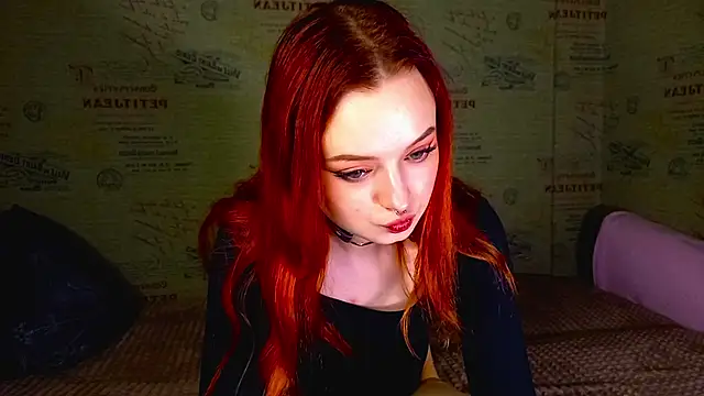 Snapshot of emi_less chatting on October 2025 04:08:01 PM emi less online show from October 2025 04:08:01 PM