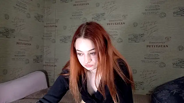 Snapshot of emi_less chatting on October 2025 03:29:02 PM emi less online show from October 2025 03:29:02 PM