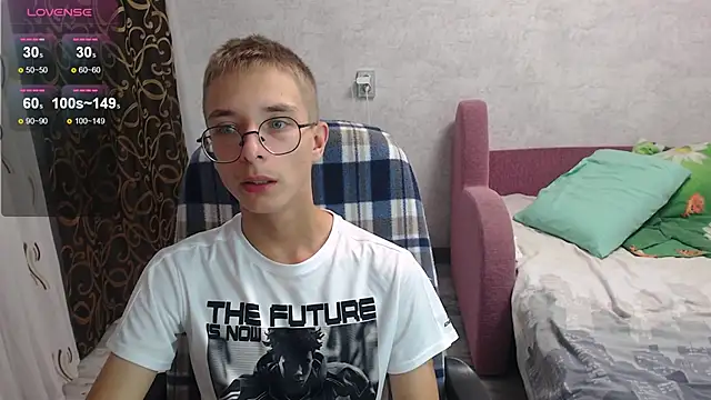 glasses cat online show from September 2025 05:14:01 PM