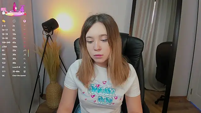 Snapshot of Lina_Glow chatting on October 2025 06:37:01 AM Lina Glow online show from October 2025 06:37:01 AM