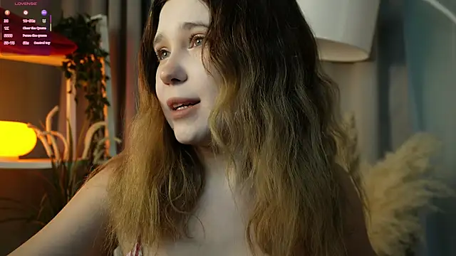 Snapshot of Lina_Glow chatting on December 2025 06:43:02 AM Lina Glow online show from December 2025 06:43:02 AM