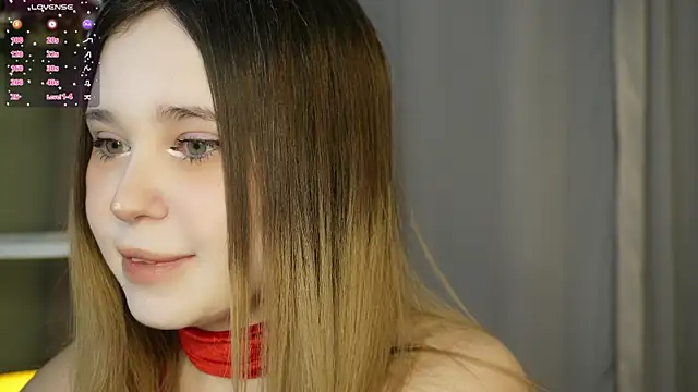 Snapshot of Lina_Glow chatting on December 2025 06:55:01 AM Lina Glow online show from December 2025 06:55:01 AM