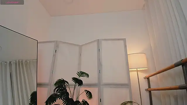 Snapshot of Lina_Glow chatting on January 2026 06:40:02 AM Lina Glow online show from January 2026 06:40:02 AM