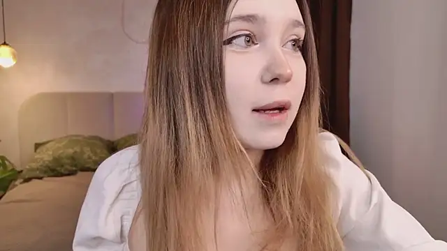 Snapshot of Lina_Glow chatting on January 2026 06:40:01 AM Lina Glow online show from January 2026 06:40:01 AM