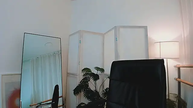 Snapshot of Lina_Glow chatting on January 2026 06:50:01 AM Lina Glow online show from January 2026 06:50:01 AM