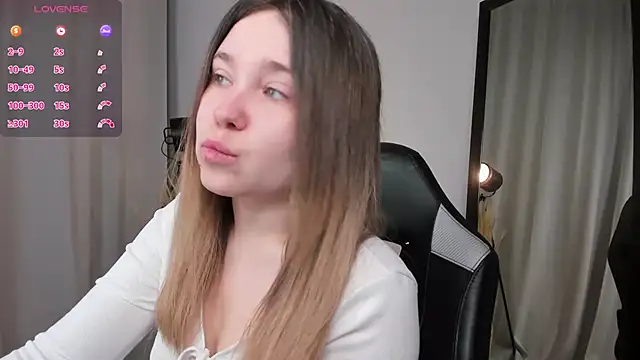 Snapshot of Lina_Glow chatting on February 2026 06:39:02 AM Lina Glow online show from February 2026 06:39:02 AM