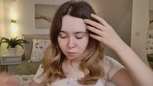 Snapshot of Lina_Glow chatting on February 2026 07:05:02 AM Lina Glow online show from February 2026 07:05:02 AM