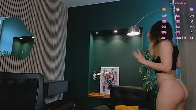 Snapshot of Lina_Glow chatting on June 2026 06:56:02 AM Lina Glow online show from June 2026 06:56:02 AM