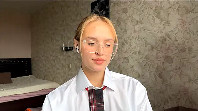 Snapshot of ElisabetLorney chatting on September 2025 08:08:01 AM ElisabetLorney online show from September 2025 08:08:01 AM