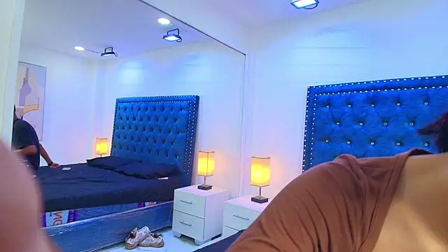 Damian and roxanne online show from September 2025 12:27:02 PM