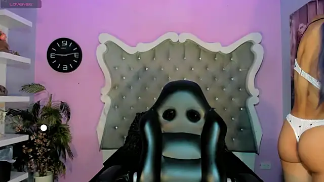 Snapshot of Honey_Moontsts chatting on May 2026 11:38:01 AM Honey Moontsts online show from May 2026 11:38:01 AM