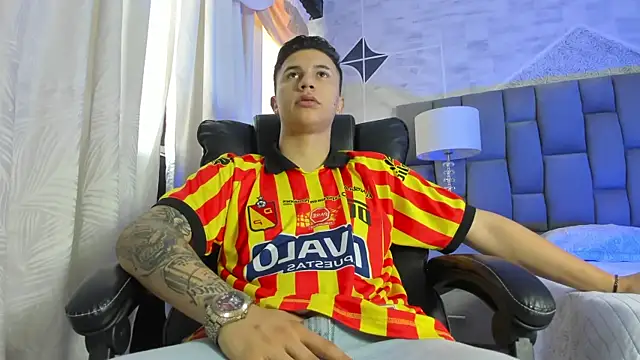 liaamsmiith  online show from October 2025 12:28:01 PM