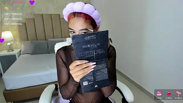 Snapshot of Scarlett_12 chatting on April 2026 10:49:02 AM Scarlett 12 online show from April 2026 10:49:02 AM