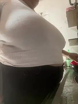 bruna438 online show from May 2026 02:37:01 PM