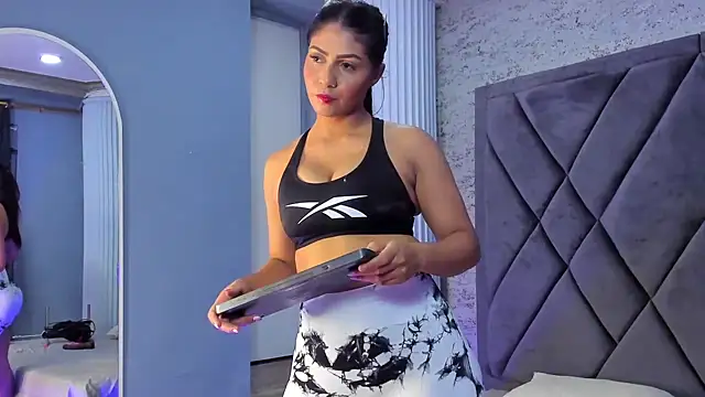 Snapshot of AyshelCooper_ chatting on September 2025 12:10:01 PM AyshelCooper online show from September 2025 12:10:01 PM