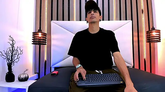 Franvill Trato online show from October 2025 06:40:02 PM