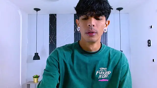 Franvill Trato online show from October 2025 07:03:02 PM