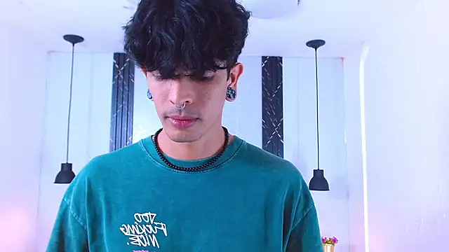 Franvill Trato online show from November 2025 12:44:01 AM