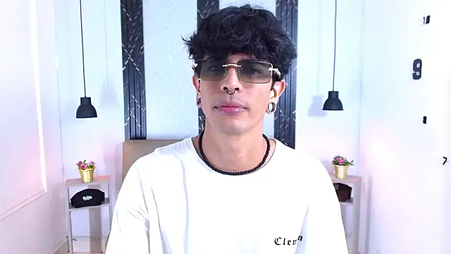 Franvill Trato online show from November 2025 07:34:02 PM