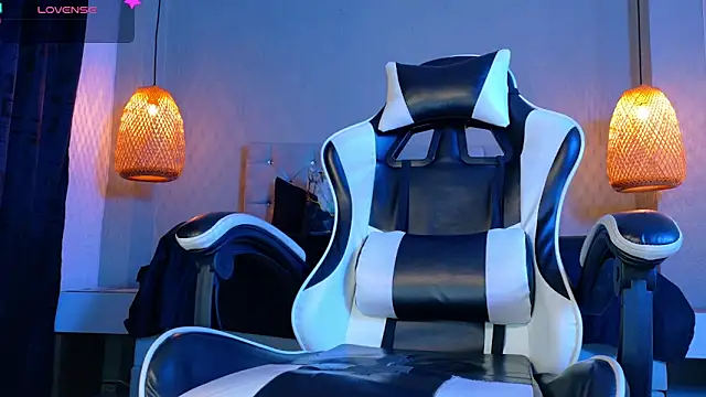 Thaiel Fosteer online show from April 2026 07:25:02 AM