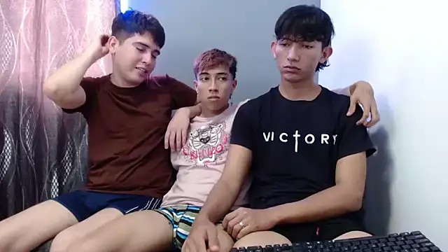 Snapshot of theboys_x chatting on December 2025 07:32:01 PM theboys x online show from December 2025 07:32:01 PM