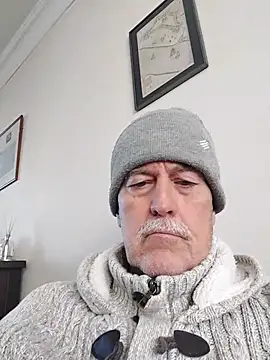 Snapshot of slaveman4you chatting on November 2025 11:25:02 AM slaveman4you online show from November 2025 11:25:02 AM