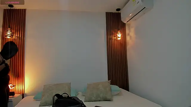 zoe evans5 online show from October 2025 11:32:02 AM