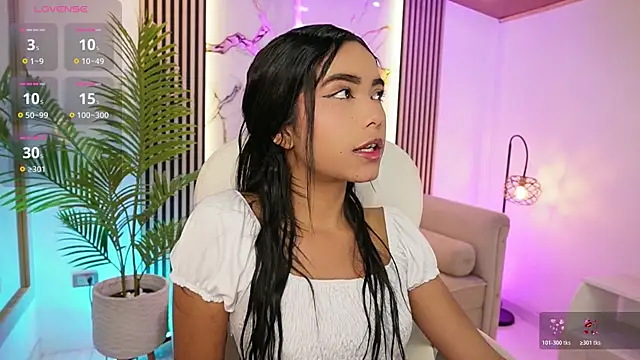 Snapshot of GiaNovak chatting on November 2025 01:29:02 PM GiaNovak online show from November 2025 01:29:02 PM