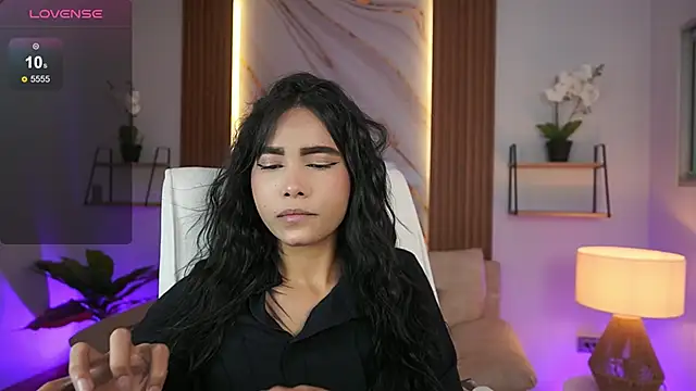 Snapshot of GiaNovak chatting on December 2025 07:07:01 PM GiaNovak online show from December 2025 07:07:01 PM