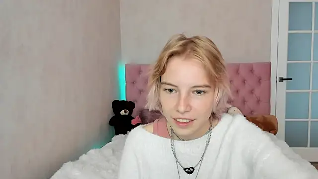 Snapshot of Pink_Lila18 chatting on September 2025 08:35:01 AM Pink Lila18 online show from September 2025 08:35:01 AM