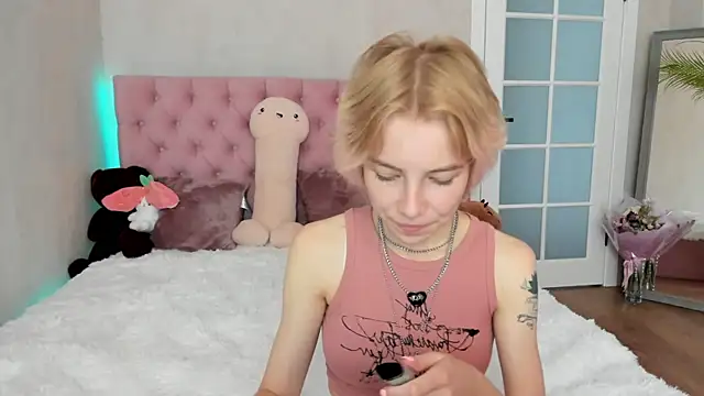 Snapshot of Pink_Lila18 chatting on September 2025 09:42:02 AM Pink Lila18 online show from September 2025 09:42:02 AM