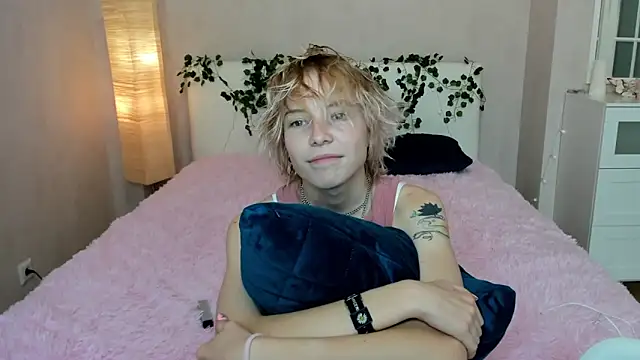 Snapshot of Pink_Lila18 chatting on September 2025 09:35:02 AM Pink Lila18 online show from September 2025 09:35:02 AM