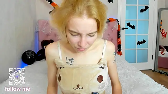 Snapshot of Pink_Lila18 chatting on November 2025 08:37:02 AM Pink Lila18 online show from November 2025 08:37:02 AM