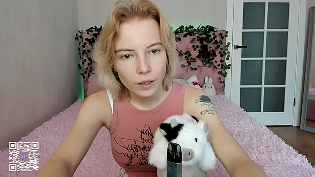 Snapshot of Pink_Lila18 chatting on November 2025 08:25:02 AM Pink Lila18 online show from November 2025 08:25:02 AM