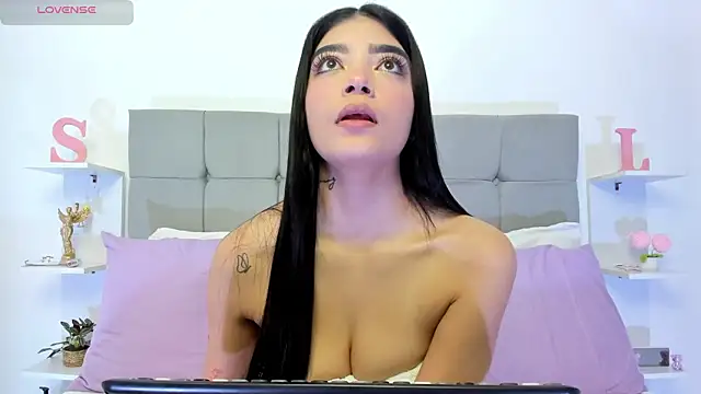 Sarahlopezz online show from July 2026 05:15:02 AM