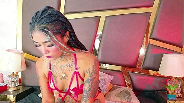 Snapshot of EmilieLake chatting on October 2025 08:16:02 PM EmilieLake online show from October 2025 08:16:02 PM