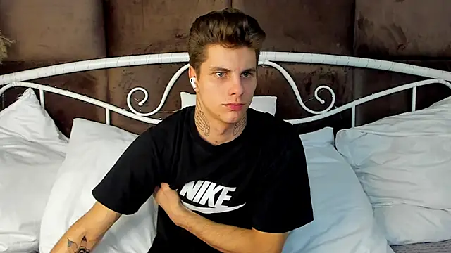 Snapshot of JackWolw chatting on October 2025 07:26:01 PM JackWolw online show from October 2025 07:26:01 PM