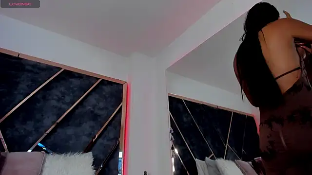 Snapshot of SusanaHenao chatting on October 2025 06:49:02 PM SusanaHenao online show from October 2025 06:49:02 PM