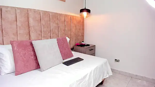 Karina Harris online show from October 2025 12:35:02 PM