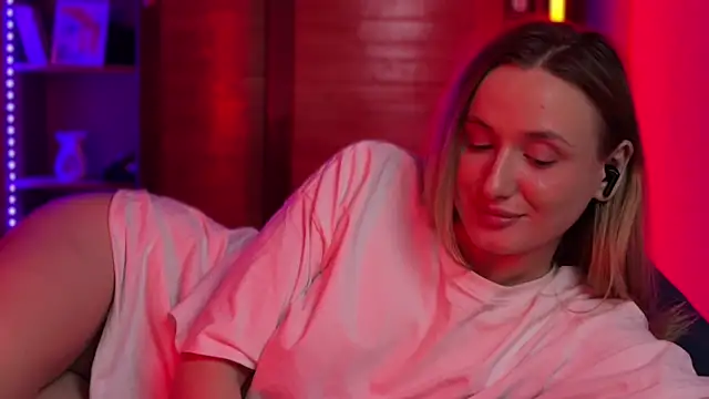 Snapshot of LovaMay chatting on February 2026 11:03:01 PM LovaMay online show from February 2026 11:03:01 PM